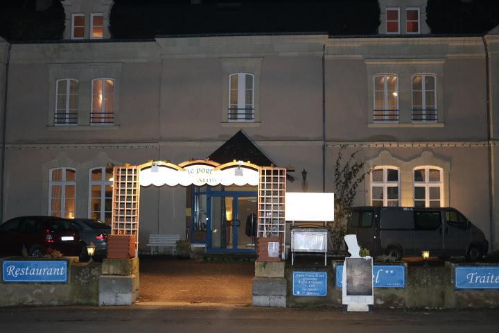 מלון Morannes sur Sarthe-Daumeray Logis Le Port Saint Aubin מראה חיצוני תמונה
